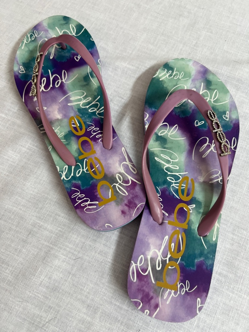 🌞 bebe Purple & green Watercolor Logo Flip-Flop thong Sandals bling Straps 7.5